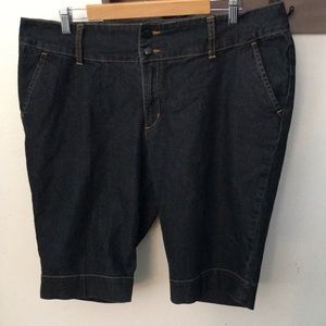 Bisou Bisou jean shorts two button, two side pockets size 18